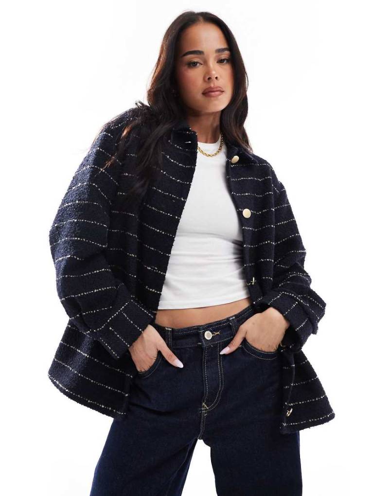 ASOS DESIGN - Formelle Jacke aus Bouclé in Marineblau gestreift von ASOS DESIGN
