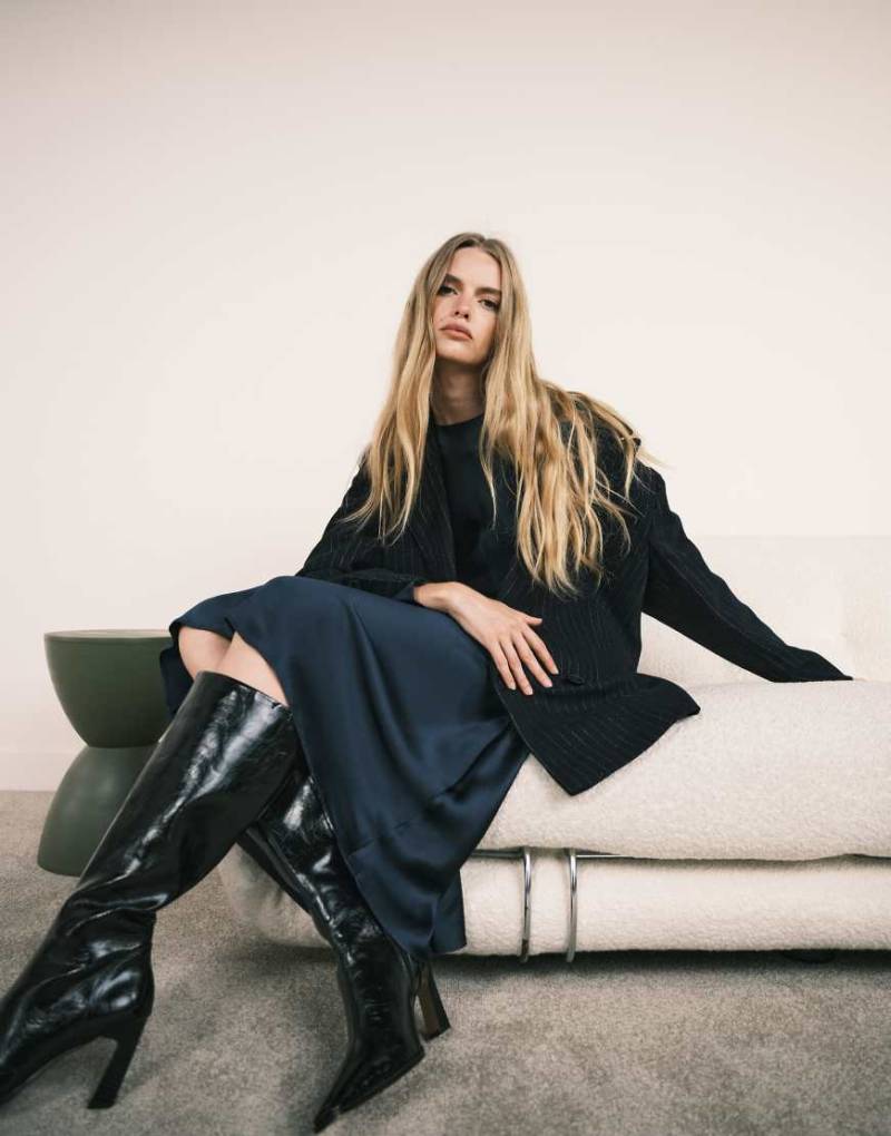 ASOS DESIGN - Formeller Blazer aus Wollmix in Marineblau mit Nadelstreifen von ASOS DESIGN