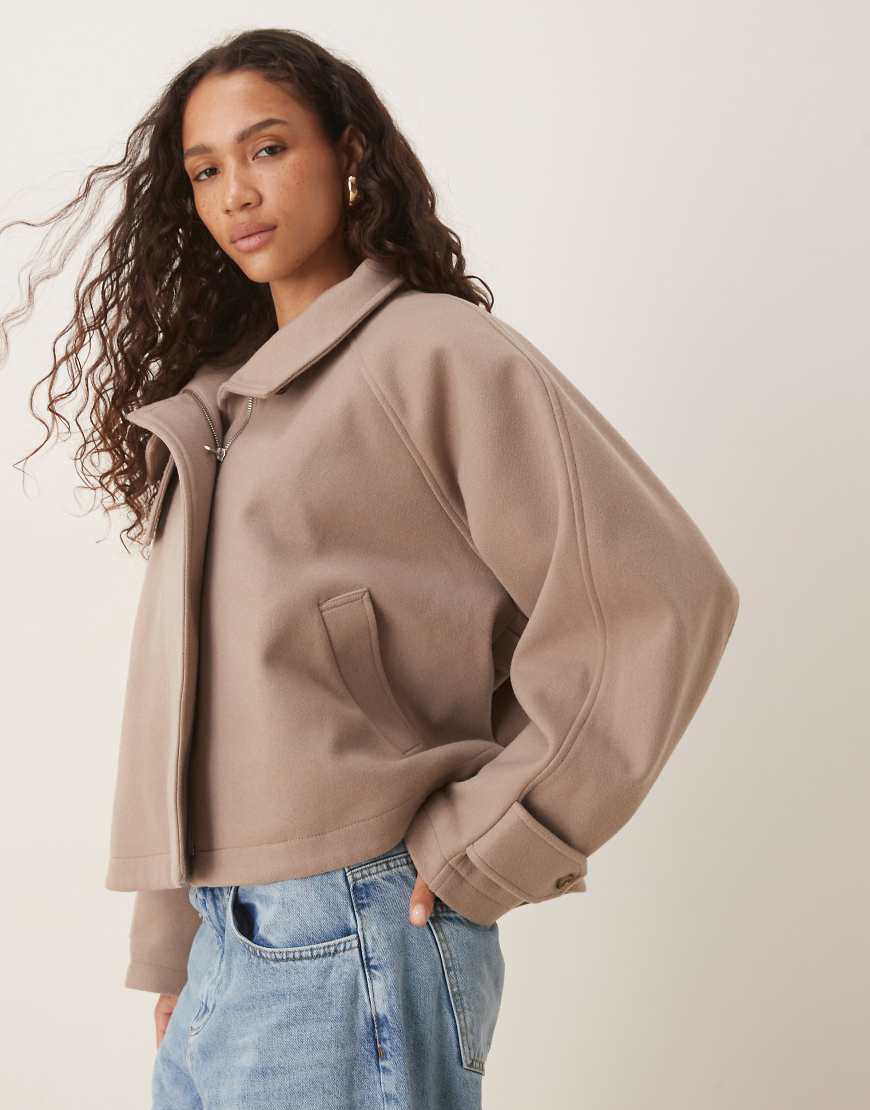 ASOS DESIGN - Formeller Cropped-Cape-Mantel in Pilzbraun-Grau von ASOS DESIGN
