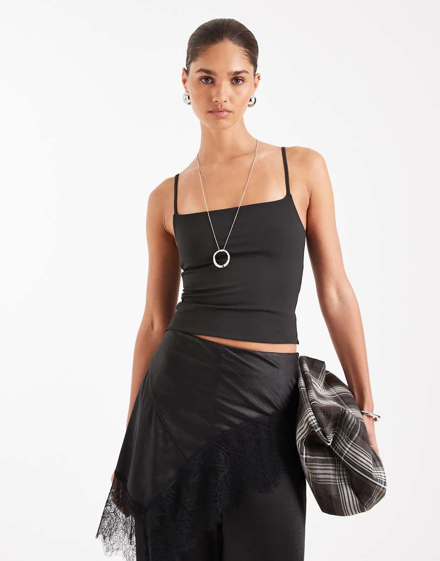 ASOS DESIGN - Formendes Cropped Camisole-Top in Schwarz von ASOS DESIGN