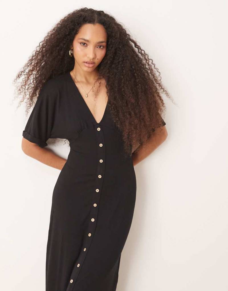 ASOS DESIGN - Freizeit-Midikleid in Schwarz mit ausgestelltem Ärmelsaum und Knopfleiste vorne von ASOS DESIGN