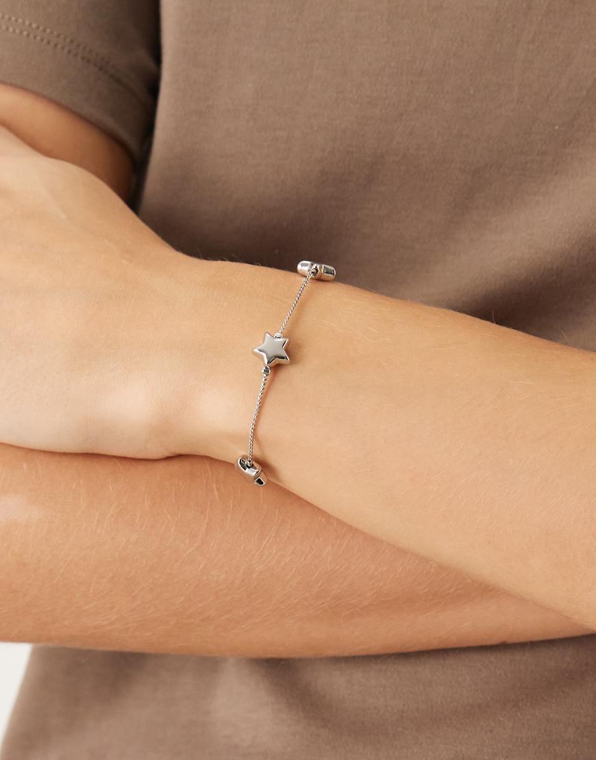ASOS DESIGN - Freundschaftsarmband in Silberoptik mit bauschigen Sternchen von ASOS DESIGN