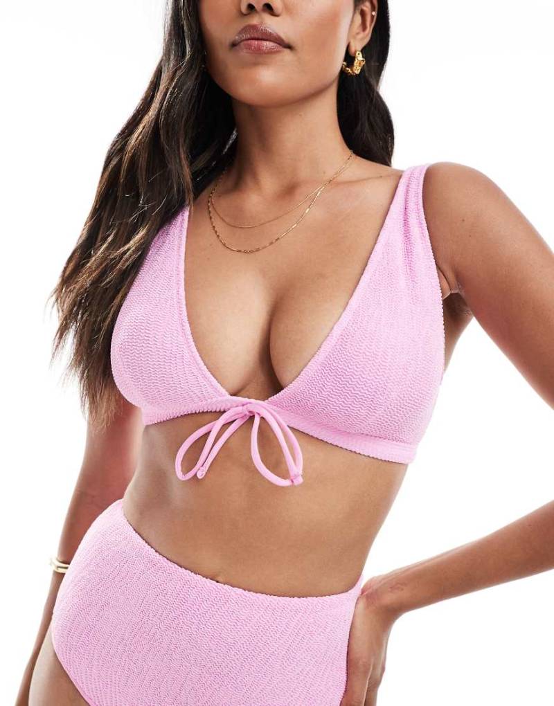 ASOS DESIGN - Fuller Bust - Charlene - Strukturiertes Bikini-Oberteil in Hellrosa mit hohem Trägeransatz von ASOS DESIGN