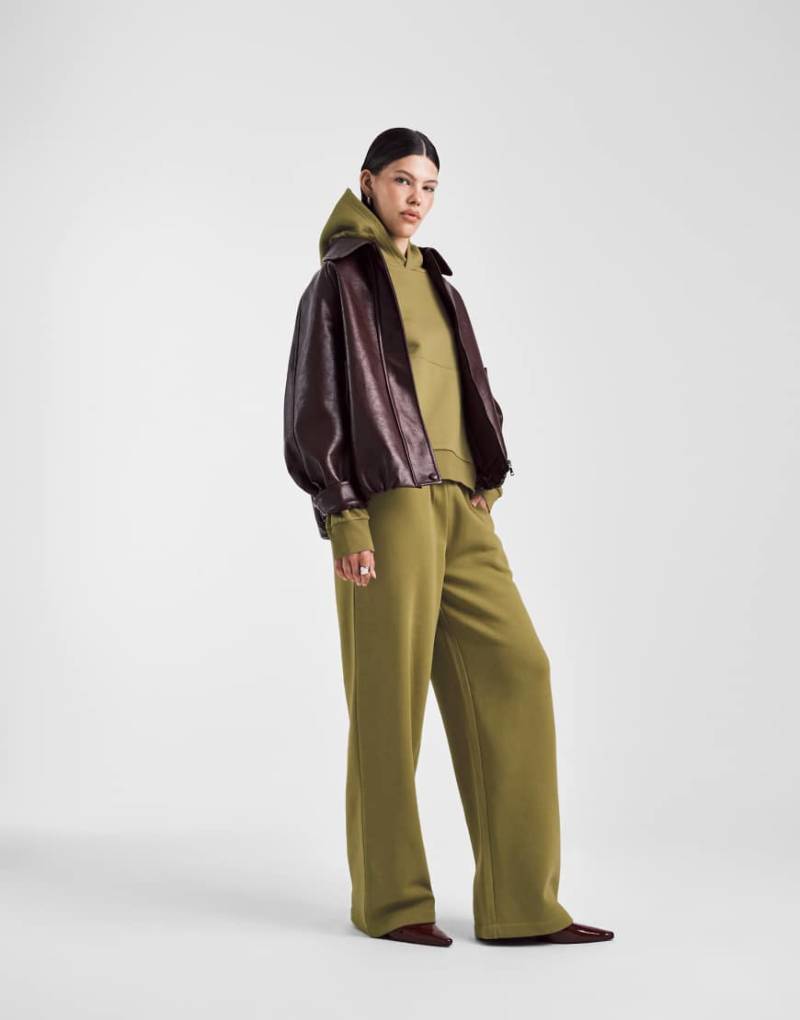 ASOS DESIGN - Gebürstete Jogginghose in Grün und weitem Bein von ASOS DESIGN