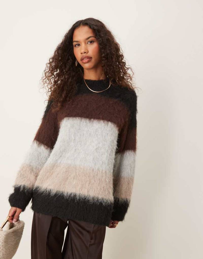 ASOS DESIGN - Gebürsteter Oversize-Pullover mit Rundhalsausschnitt und Streifenmuster-Bunt von ASOS DESIGN