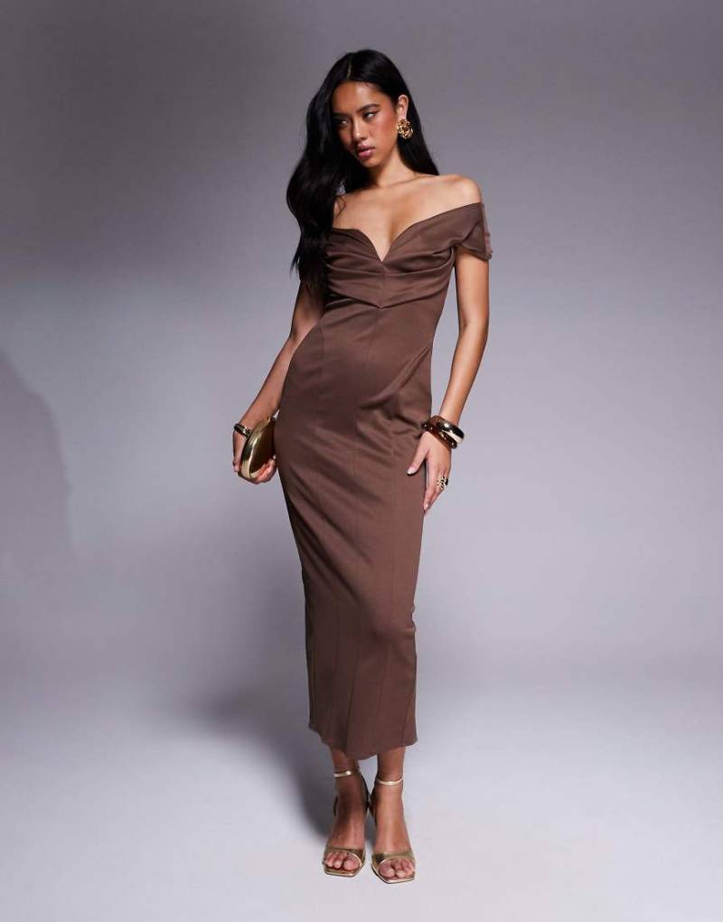 ASOS DESIGN - Geformtes Midi-Bleistiftkleid in Schokobraun mit Carmen-Ausschnitt und Ziernähten von ASOS DESIGN