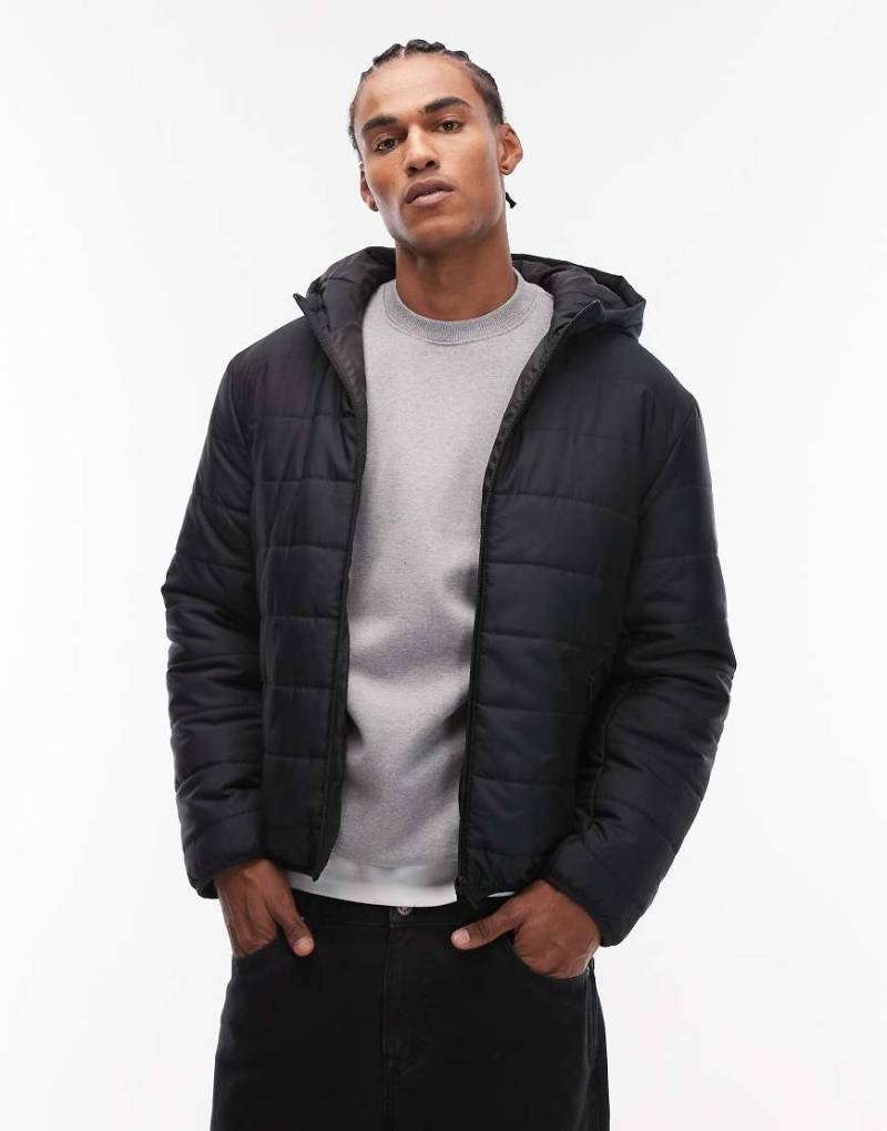 ASOS DESIGN - Gefütterte Jacke aus peakMAX-Material in Schwarz mit Kapuze von ASOS DESIGN