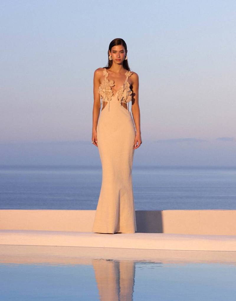 ASOS DESIGN - Gehäkeltes Leinen-Maxikleid in Sand mit Cut-Out und verzierter Brustpartie-Neutral von ASOS DESIGN