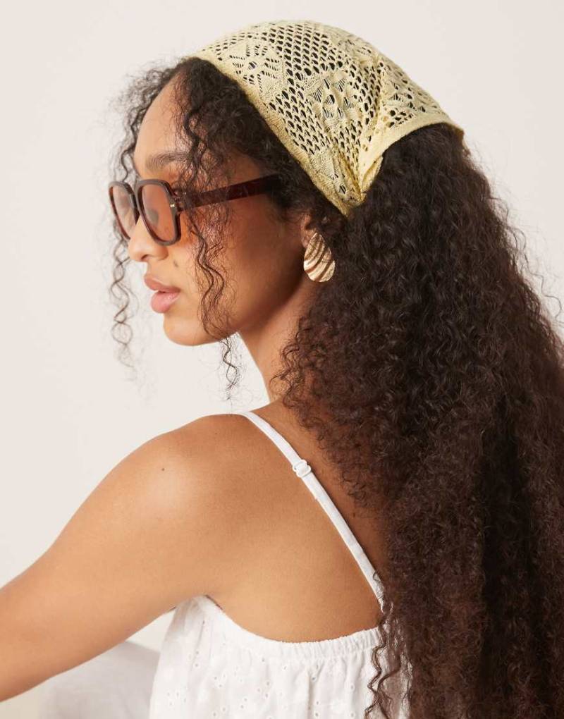 ASOS DESIGN - Gehäkeltes Multiway-Kopftuch in Buttermilchgelb von ASOS DESIGN
