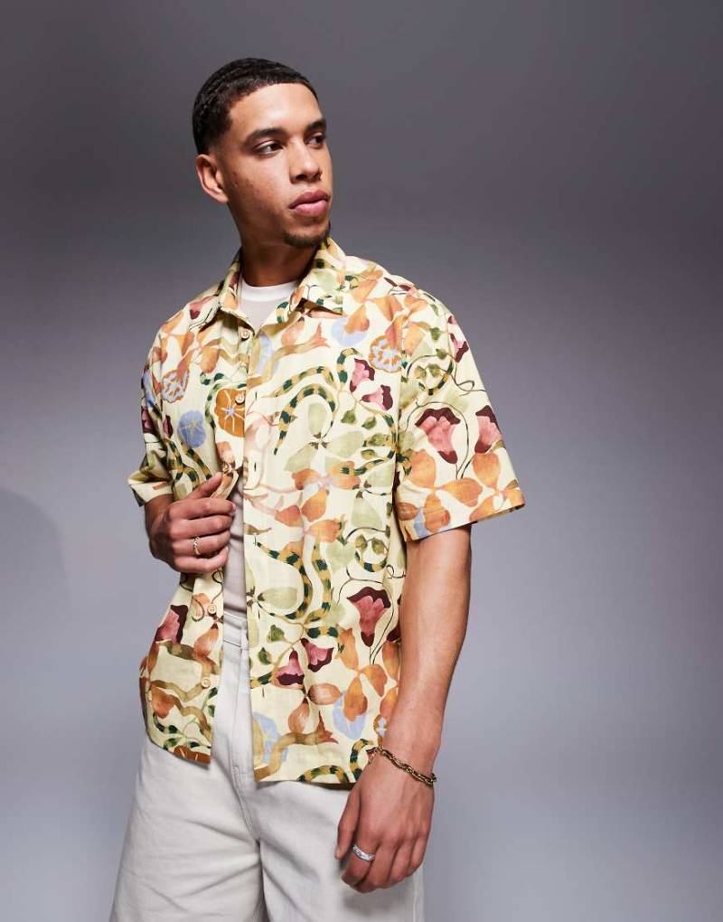 ASOS DESIGN - Gemustertes Hemd in Neutral mit kastigem Oversize-Schnitt-Bunt von ASOS DESIGN