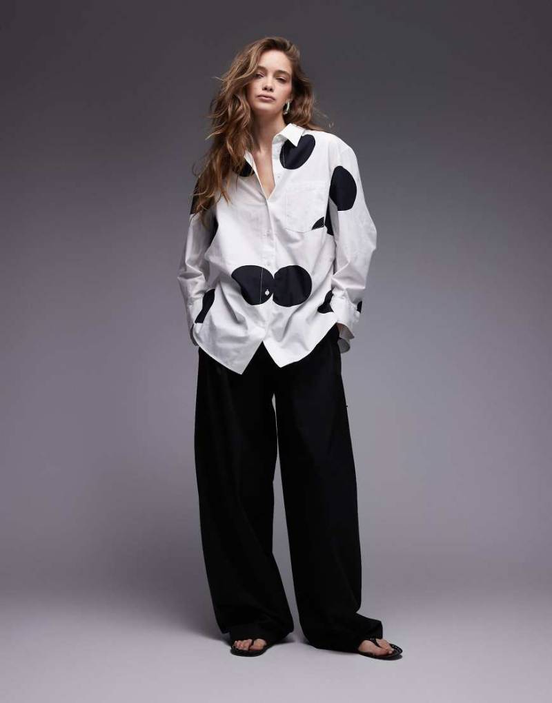 ASOS DESIGN - Gepunktete Oversize-Hemdbluse aus Popeline-Bunt von ASOS DESIGN