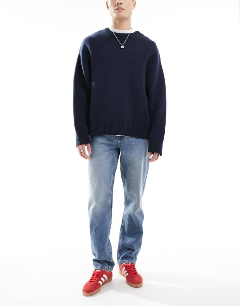 ASOS DESIGN - Gerade Jeans in mittelblauer Waschung von ASOS DESIGN