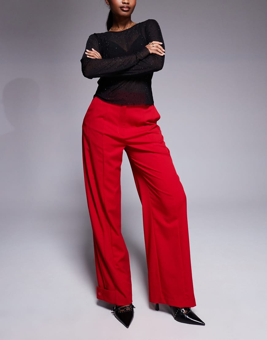 ASOS DESIGN - Gerade geschnittene, elegante Hose in Rot mit Laschendetail von ASOS DESIGN