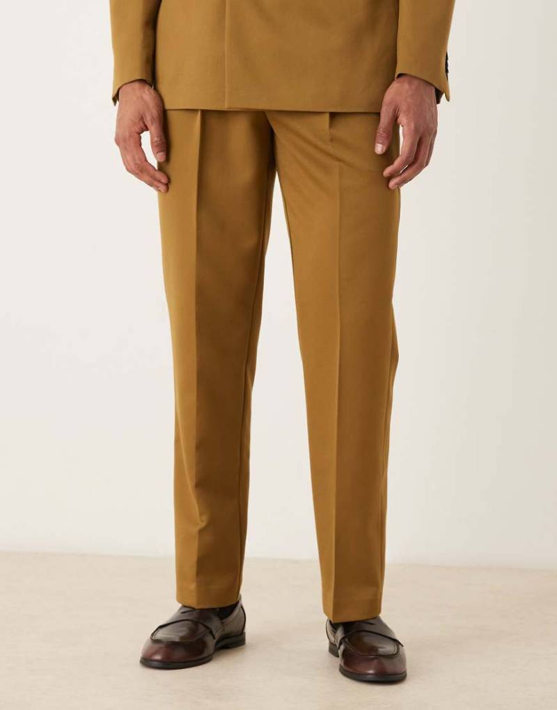 ASOS DESIGN - Gerade geschnittene Anzughose aus Twill in Kamelbraun-Neutral von ASOS DESIGN