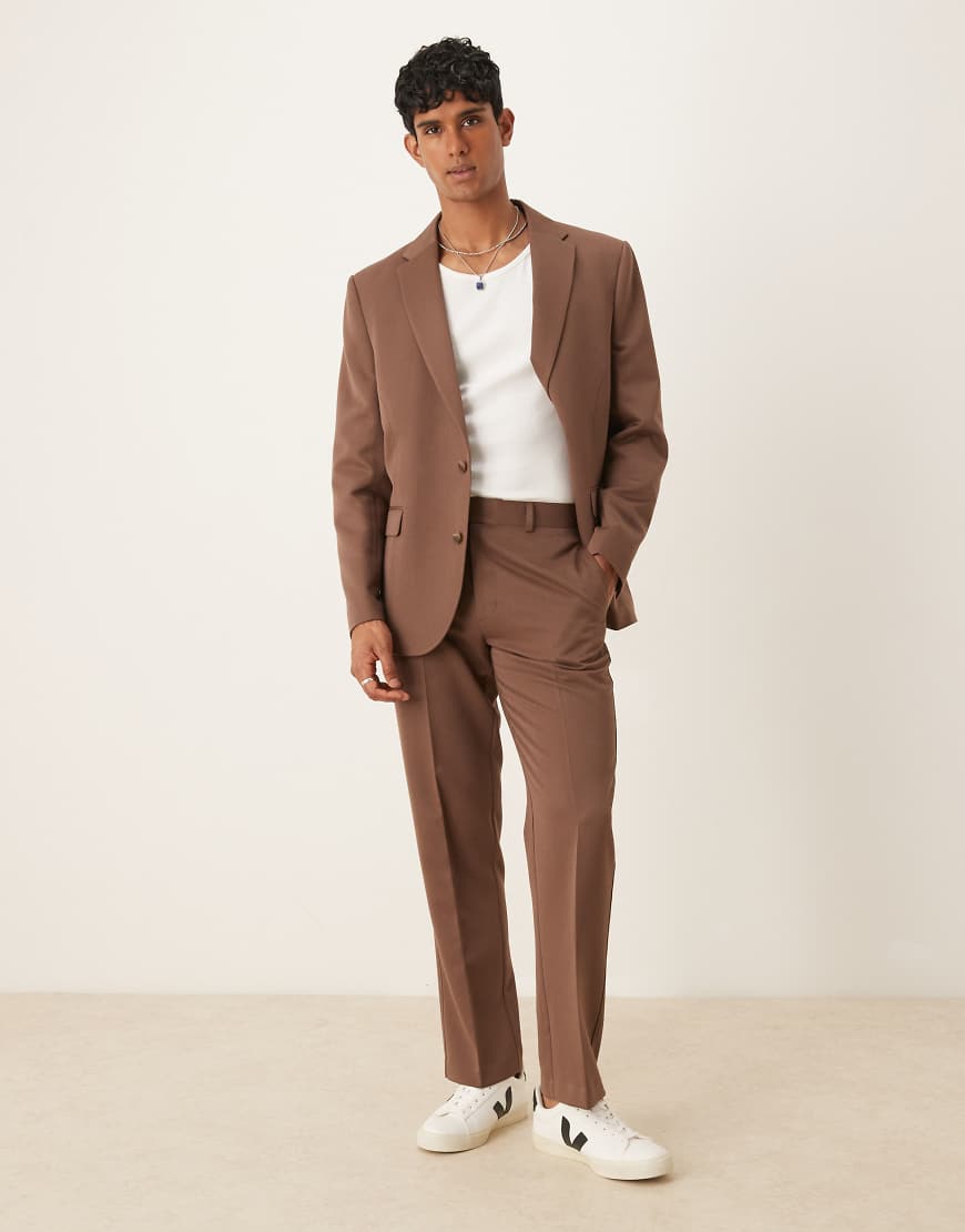 ASOS DESIGN - Gerade geschnittene Anzughose in Braun mit französischer Nahtverzierung ASOS DESIGN - Gerade geschnittene Anzughose in Braun mit französischer Nahtverzierung von ASOS DESIGN