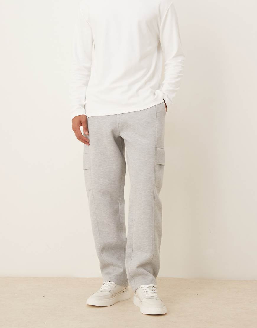ASOS DESIGN - Cargo-Jogginghose aus Stoff im Neopren-Stil mit geradem Bein in Grau meliert von ASOS DESIGN