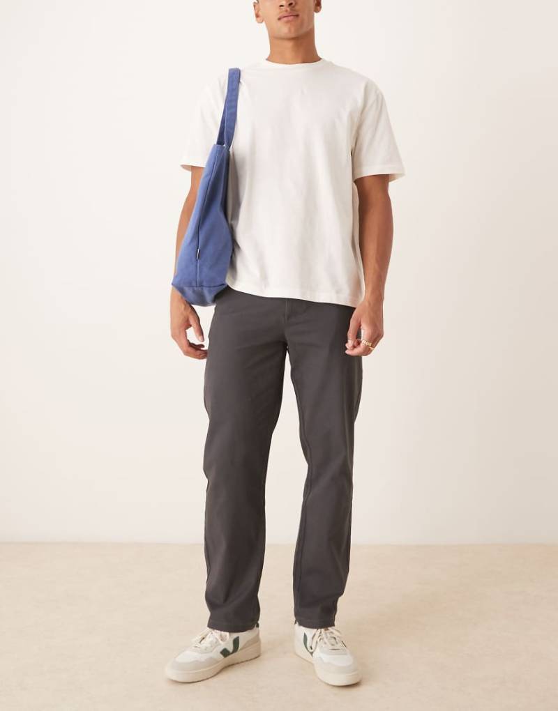 ASOS DESIGN - Gerade geschnittene Chinohose in Anthrazit-Grau von ASOS DESIGN