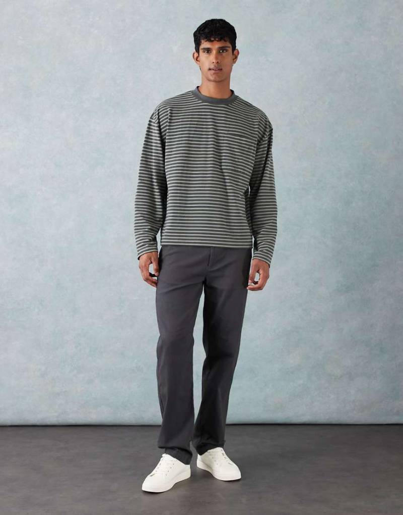 ASOS DESIGN - Gerade geschnittene Chinohose in Anthrazit-Grau von ASOS DESIGN