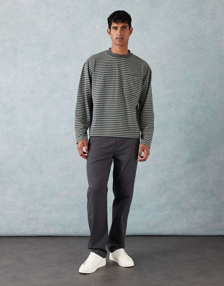 ASOS DESIGN - Gerade geschnittene Chinohose in Anthrazit-Grau ASOS DESIGN - Gerade geschnittene Chinohose in Anthrazit-Grau von ASOS DESIGN