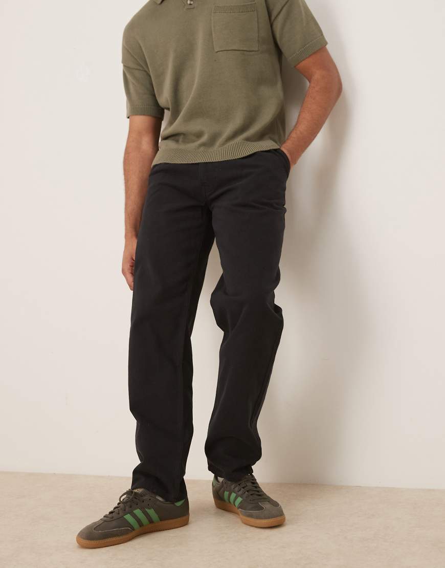 ASOS DESIGN - Chinohose in Schwarz mit geradem Schnitt und Bundfalten ASOS DESIGN - Chinohose in Schwarz mit geradem Schnitt und Bundfalten von ASOS DESIGN
