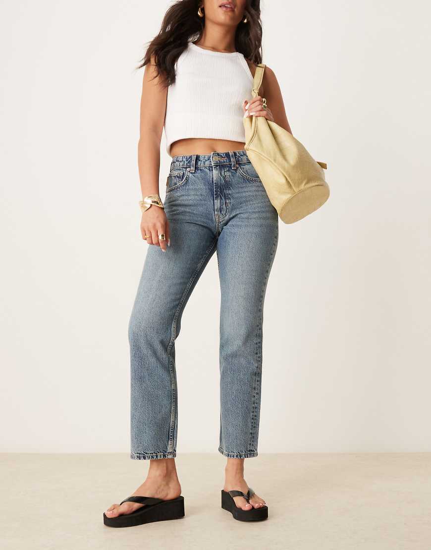 ASOS DESIGN - Gerade geschnittene Jeans im Stil der 90er-Jahre mit Vintage-Waschung-Grau von ASOS DESIGN