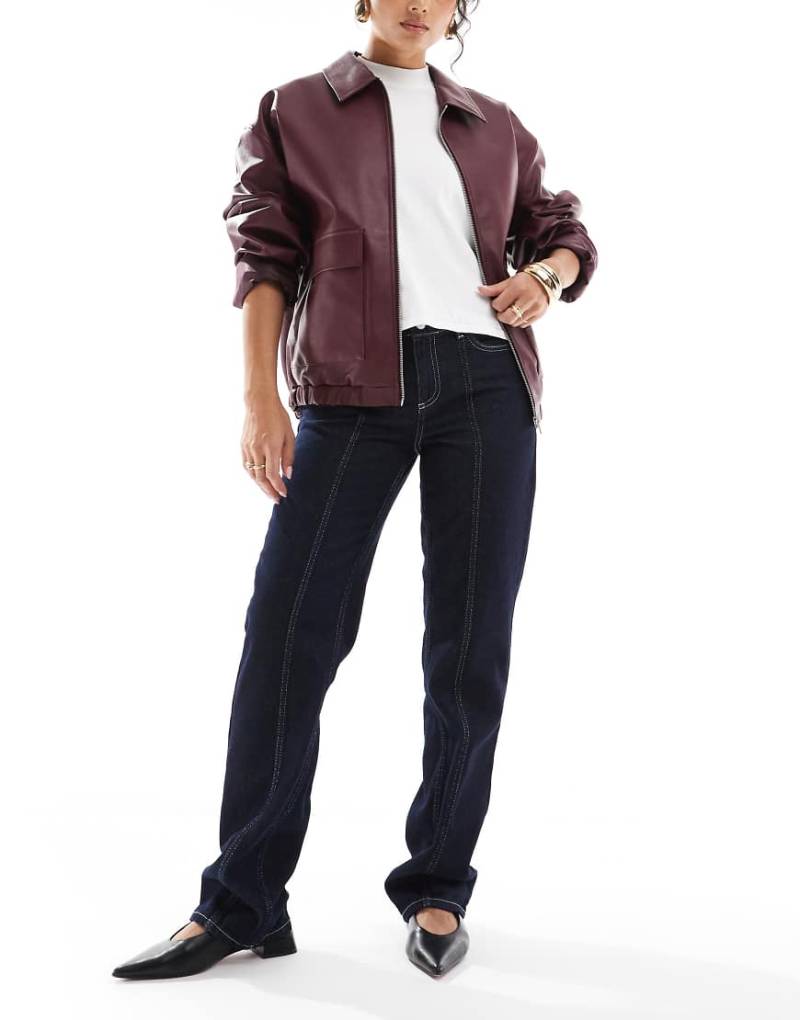 ASOS DESIGN - Gerade geschnittene Jeans in Indigoblau mit Nahtdetail vorn von ASOS DESIGN