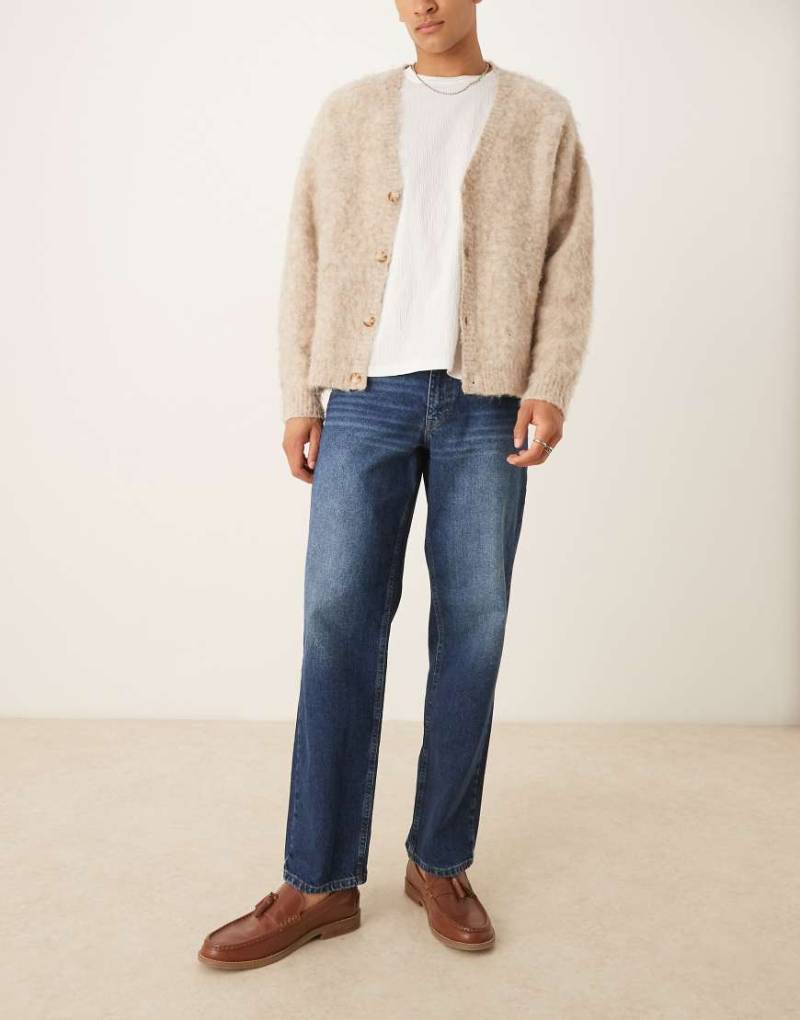 ASOS DESIGN - Gerade geschnittene Jeans in dunkelblauer Vintage-Waschung von ASOS DESIGN