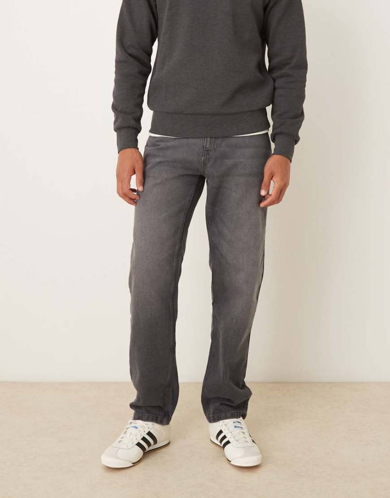 ASOS DESIGN - Gerade geschnittene Jeans in stark verwaschenem Grau von ASOS DESIGN