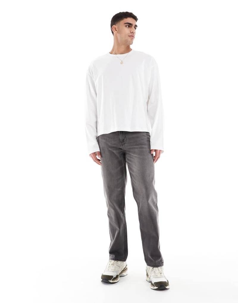 ASOS DESIGN - Gerade geschnittene Jeans in verwaschenem Schwarz mit Vintage-Farbstich von ASOS DESIGN