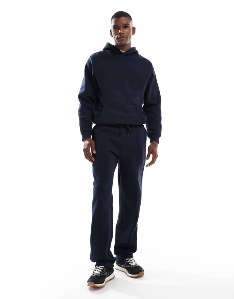 ASOS DESIGN - Gerade geschnittene Jogginghose in Marineblau von ASOS DESIGN