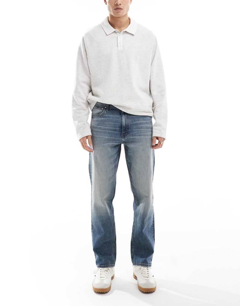 ASOS DESIGN - Gerade geschnittene Stretch-Jeans in verwaschenem Dunkelblau von ASOS DESIGN