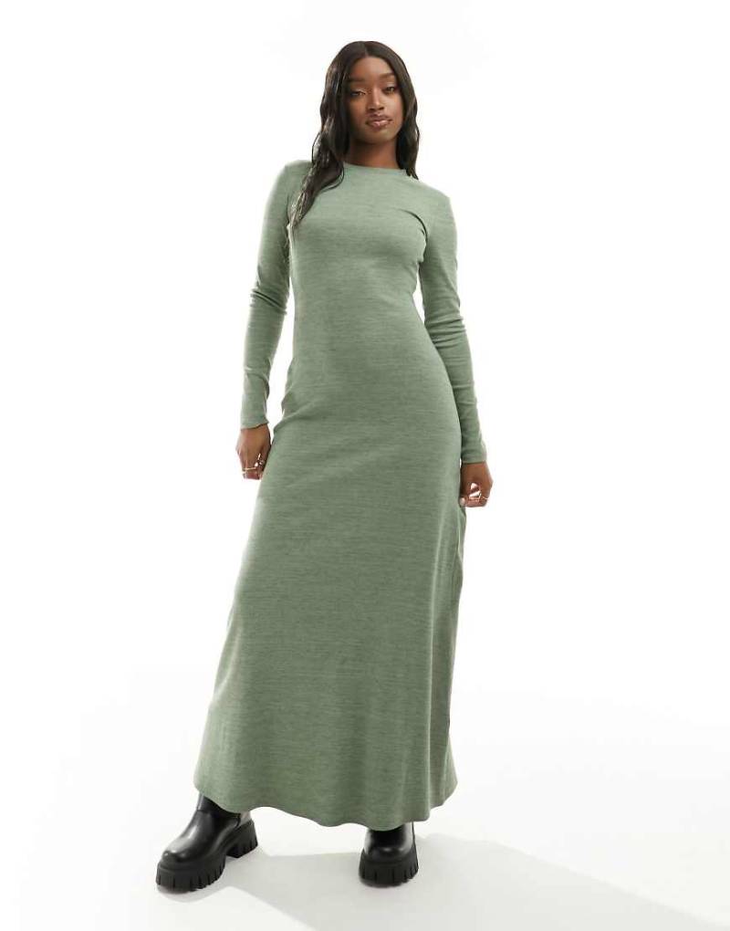 ASOS DESIGN - Gerade geschnittenes, geripptes Maxikleid in Khaki mit Rundhalsausschnitt-Grün von ASOS DESIGN