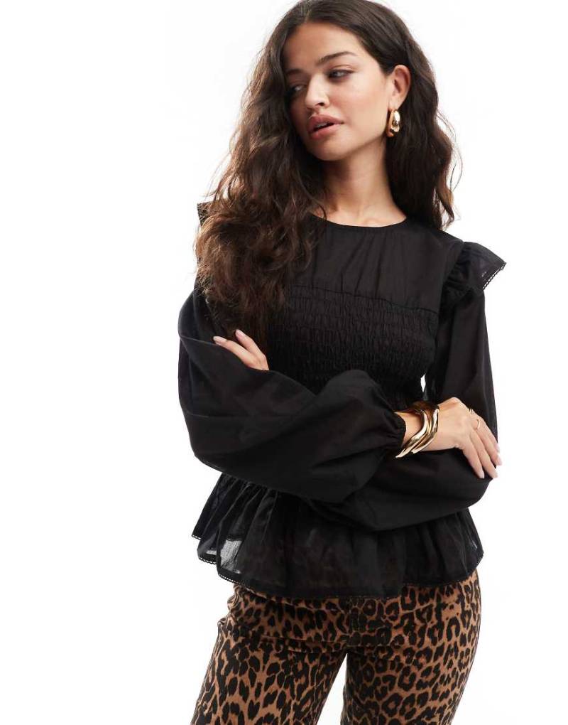 ASOS DESIGN - Geraffte Bluse in Schwarz mit Lockstickerei am Saum von ASOS DESIGN