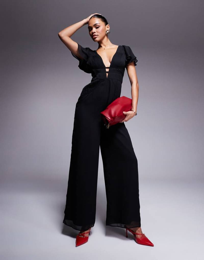 ASOS DESIGN - Geraffter Jumpsuit in Schwarz mit Flatterärmeln und weitem Bein von ASOS DESIGN