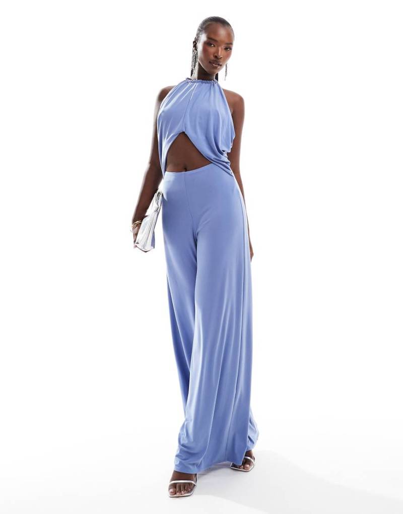 ASOS DESIGN - Geraffter Neckholder-Jumpsuit in Schiefer mit Zierausschnitt in der Mitte-Grau von ASOS DESIGN