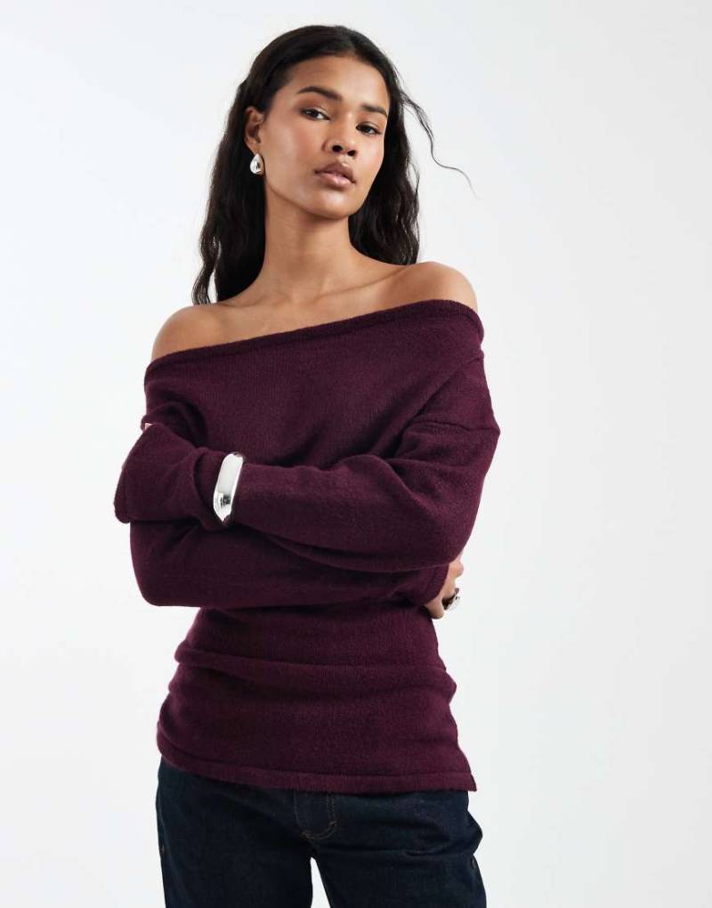 ASOS DESIGN - Geraffter Strickpullover in Pflaume mit One-Shoulder-Träger-Lila von ASOS DESIGN