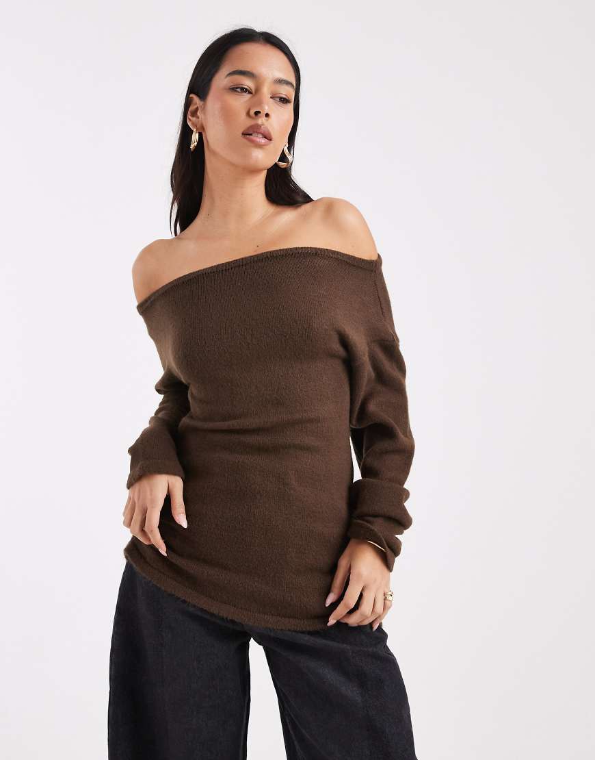 ASOS DESIGN - Geraffter Strickpullover in Schokobraun mit One-Shoulder-Design-Brown von ASOS DESIGN