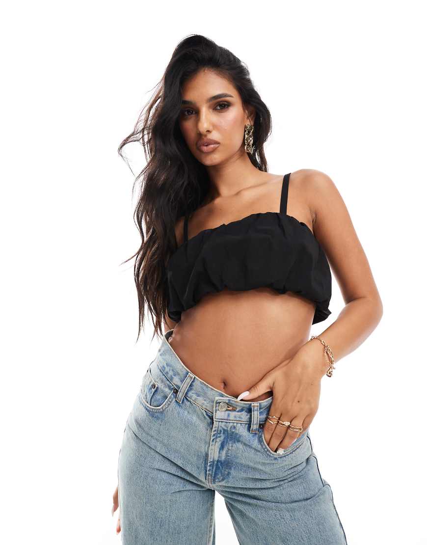 ASOS DESIGN - Gerafftes, bauschiges Oberteil in Schwarz mit kurzem Schnitt ASOS DESIGN - Gerafftes, bauschiges Oberteil in Schwarz mit kurzem Schnitt von ASOS DESIGN
