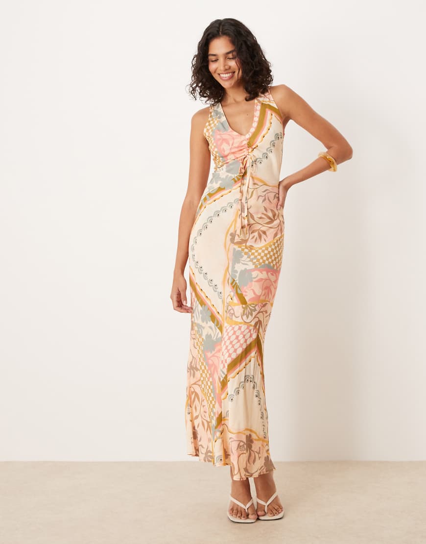 ASOS DESIGN - Gerafftes, gebundenes Midikleid mit Postkarten-Print, Blumenmuster und V-Ausschnitt-Bunt von ASOS DESIGN
