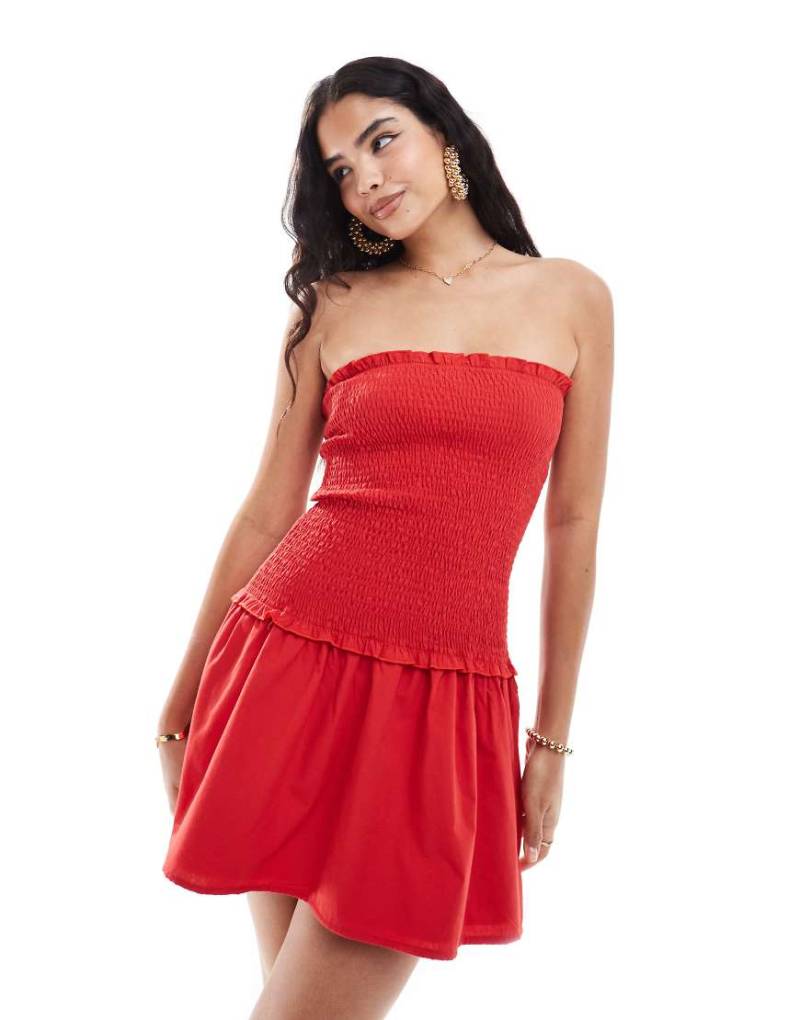 ASOS DESIGN - Gerafftes, trägerloses Minikleid in Rot mit tief angesetzter Taille von ASOS DESIGN
