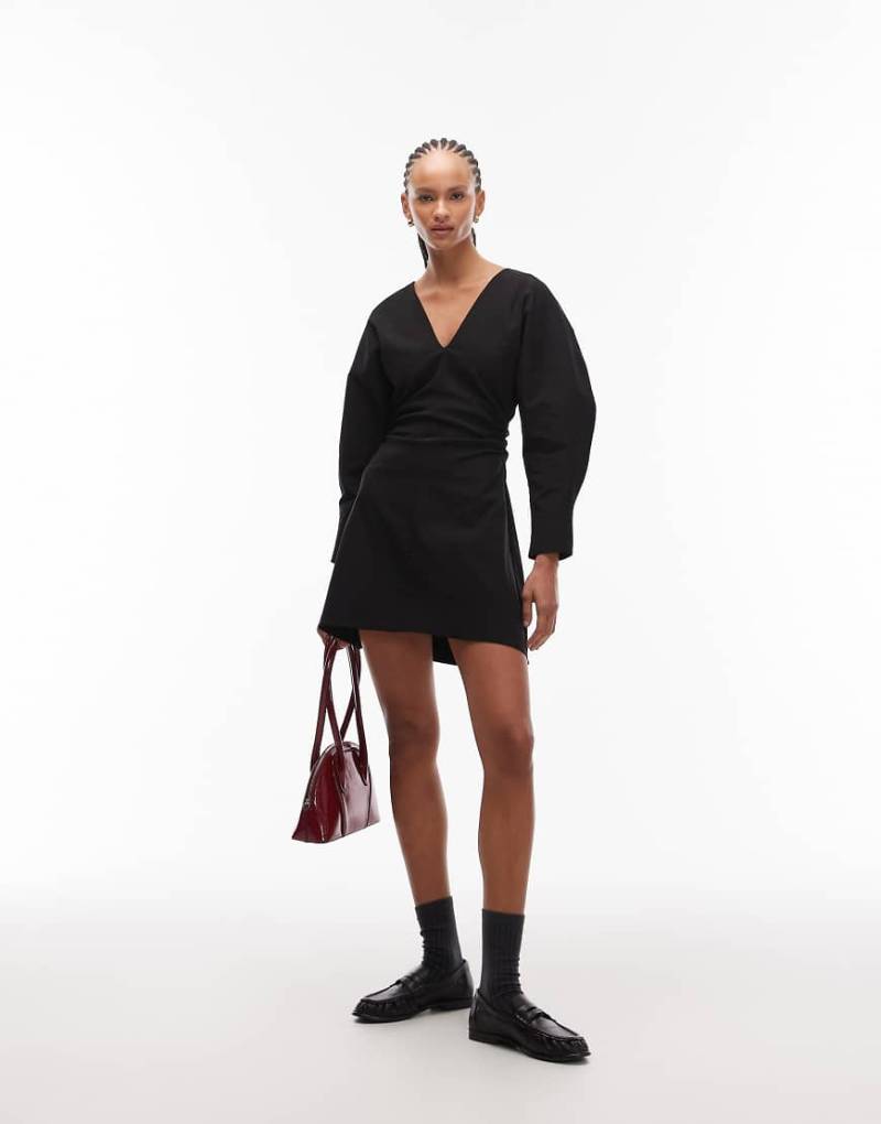 ASOS DESIGN - Gerafftes Bengaline-Minikleid in Schwarz mit V-Ausschnitt von ASOS DESIGN