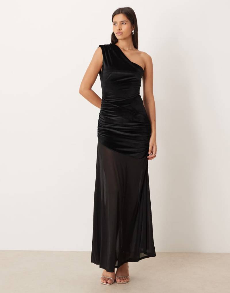 ASOS DESIGN - Gerafftes Maxikleid aus Samt in Schwarz mit One-Shoulder-Träger und durchscheinendem Rock von ASOS DESIGN