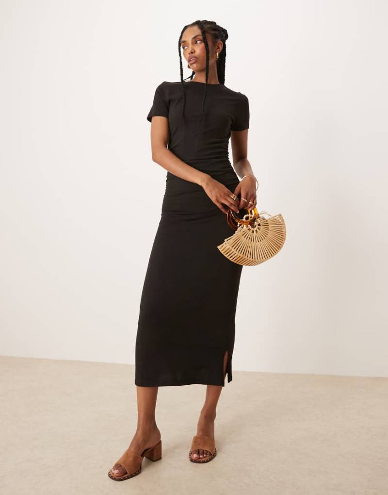 ASOS DESIGN - Gerafftes Midi-T-Shirt-Kleid in Schwarz von ASOS DESIGN