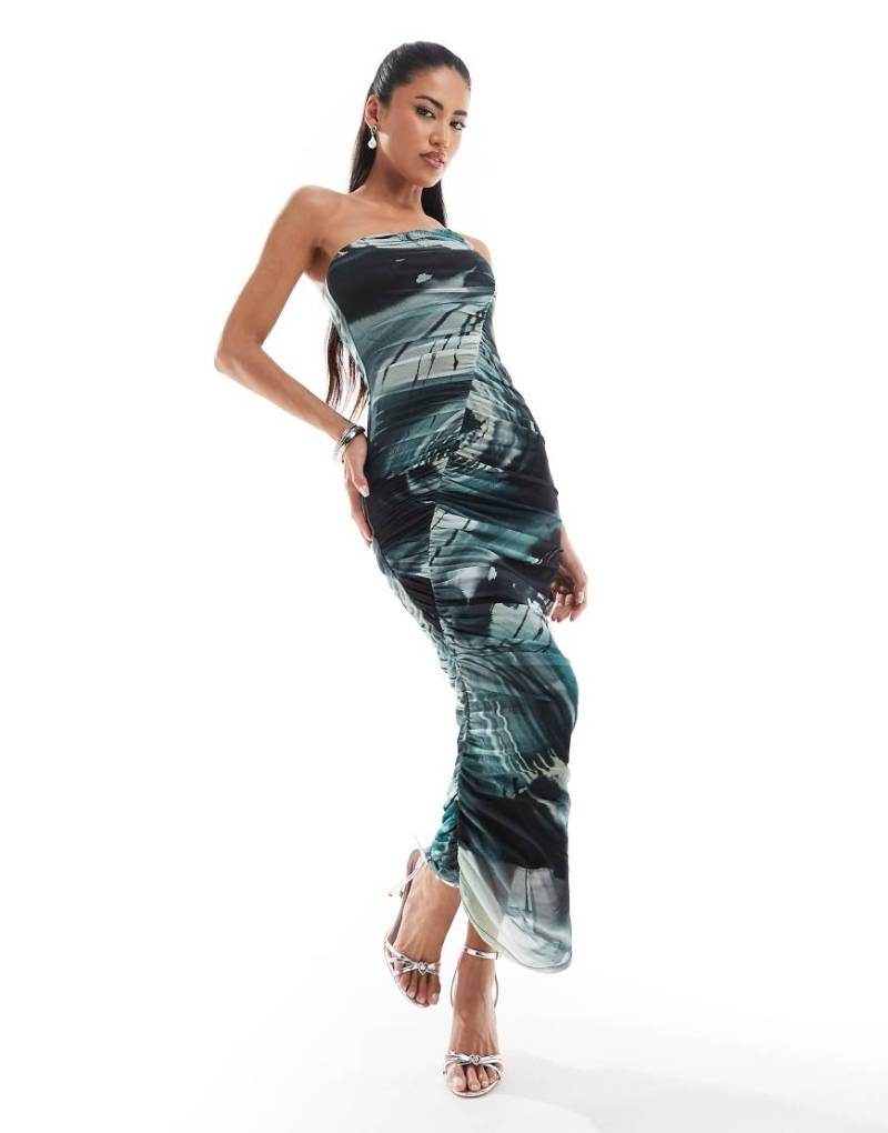 ASOS DESIGN - Gerafftes Midikleid aus Netzstoff in Grün mit Wirbelprint und One-Shoulder-Träger-Bunt von ASOS DESIGN