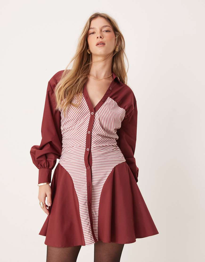 ASOS DESIGN - Gerafftes Mini-Hemdkleid in Burgunder mit gestreiftem Einsatz-Rot ASOS DESIGN - Gerafftes Mini-Hemdkleid in Burgunder mit gestreiftem Einsatz-Rot von ASOS DESIGN