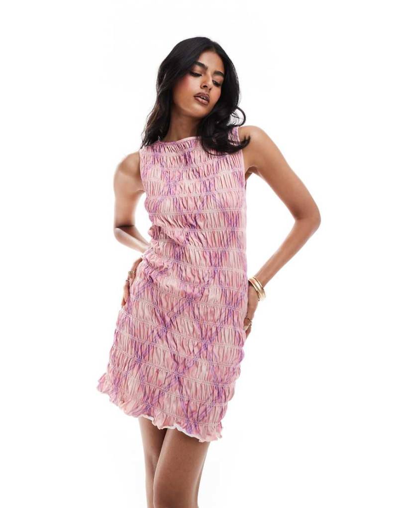 ASOS DESIGN - Gerafftes Minikleid in Rosa kariert mit Rüschensaum-Bunt von ASOS DESIGN