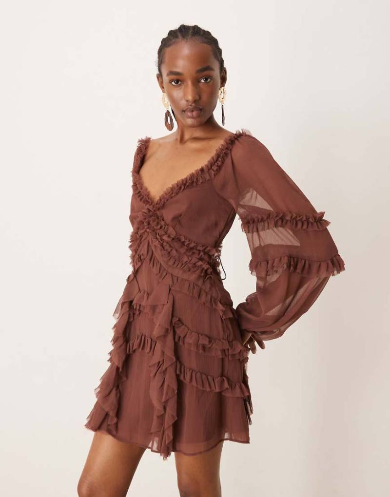 ASOS DESIGN - Gerafftes Minikleid in Schokobraun mit Blousonärmeln von ASOS DESIGN