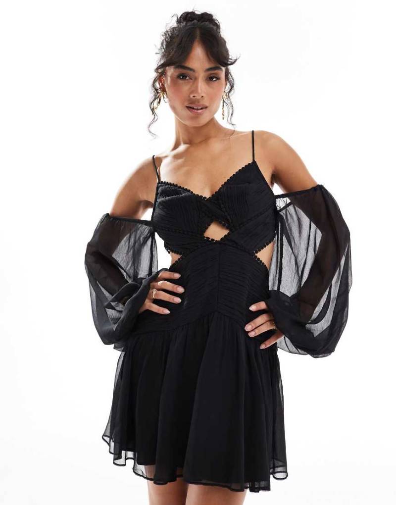 ASOS DESIGN - Gerafftes Minikleid in Schwarz mit Spitzeneinsatz und Zierausschnitten von ASOS DESIGN