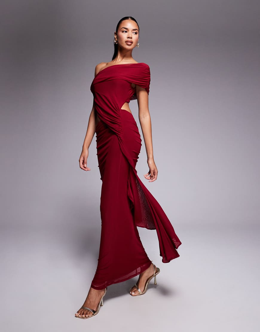 ASOS DESIGN - Gerafftes Netzstoff-Midikleid in Kirschrot mit Off-Shoulder-Detail, Rüschen und Schärpendetail von ASOS DESIGN