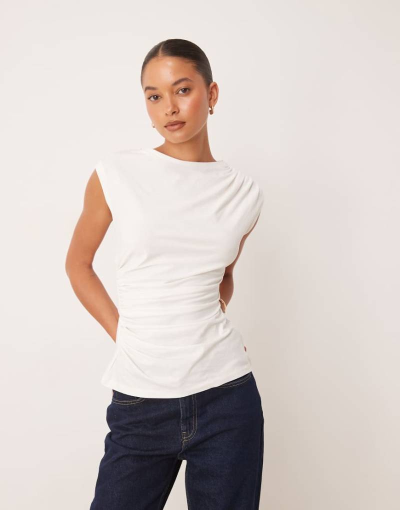 ASOS DESIGN - Gerafftes Tanktop aus Baumwolle in Elfenbein-Weiß von ASOS DESIGN